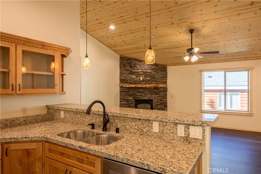 418 Los Angeles AVE Sugarloaf, CA 92386