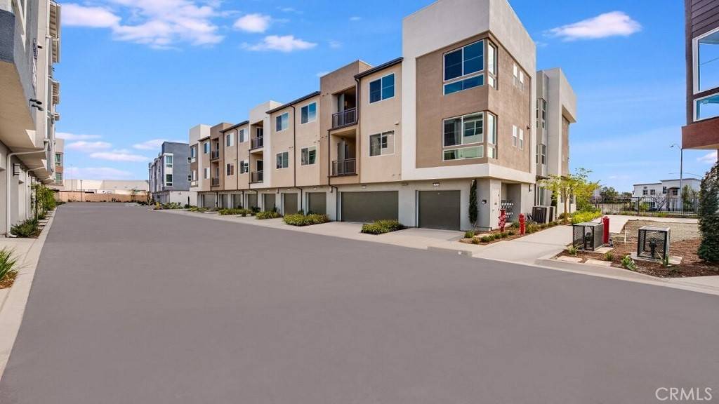 Ontario, CA 91764,4149 E Circle Paseo #305