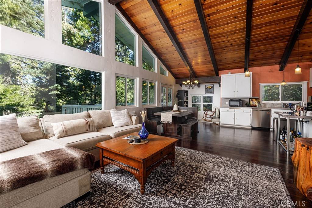 Crestline, CA 92325,899 Nesthorn DR