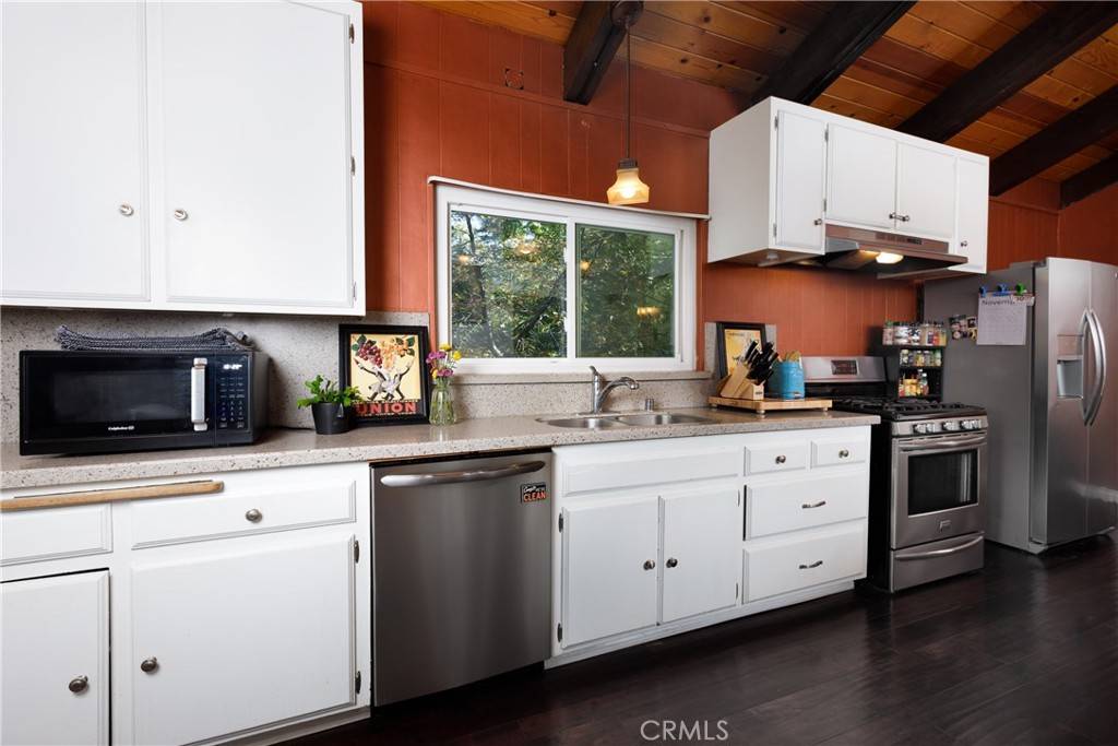 899 Nesthorn DR Crestline, CA 92325