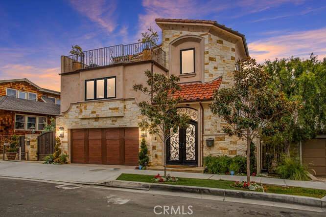 Corona Del Mar, CA 92625,352 Hazel DR