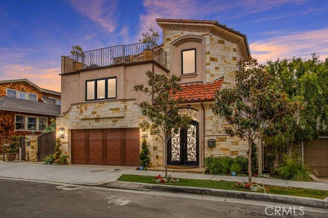 Corona Del Mar, CA 92625,352 Hazel DR