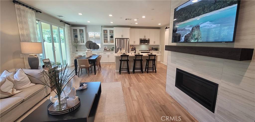Corona, CA 92883,24074 Hillcrest DR