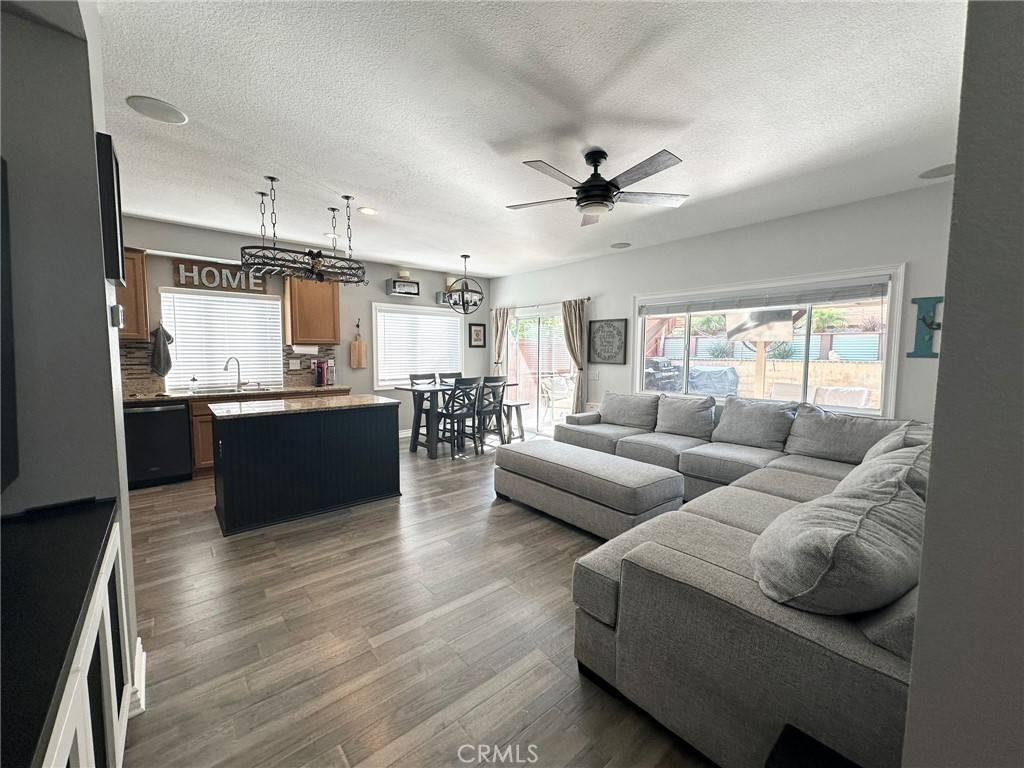 Corona, CA 92881,1336 Longwood Pines LN