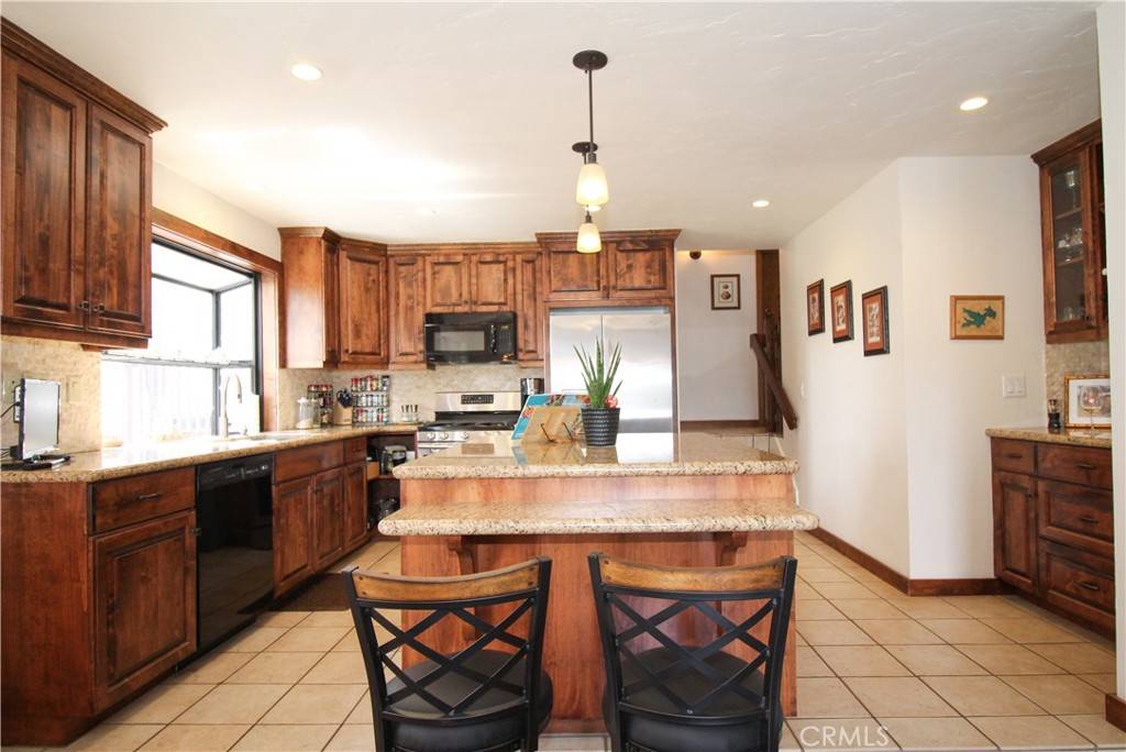 905 Madera LN Lake Arrowhead, CA 92352