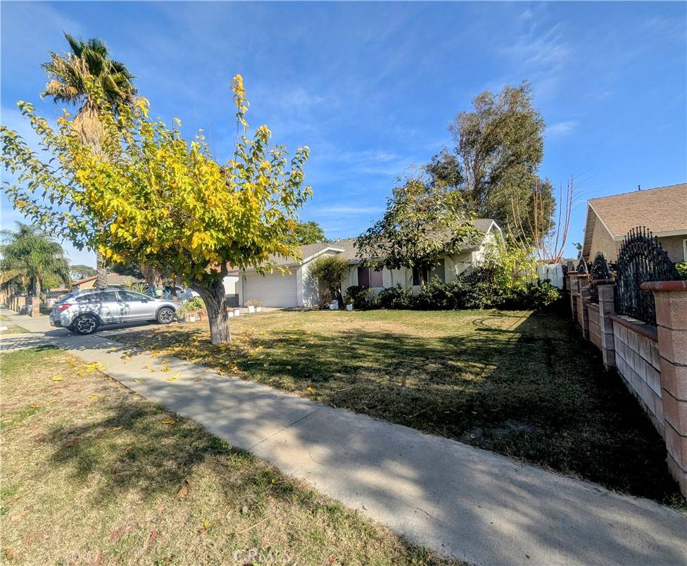 Fontana, CA 92335,8967 Lime CT