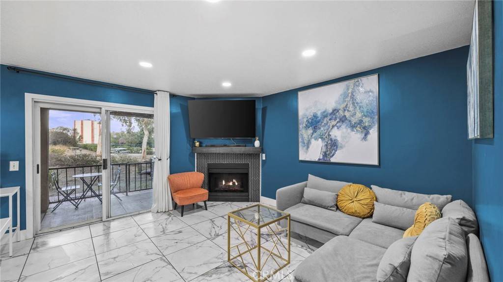 Corona, CA 92882,2552 Avenida Del Vista #103