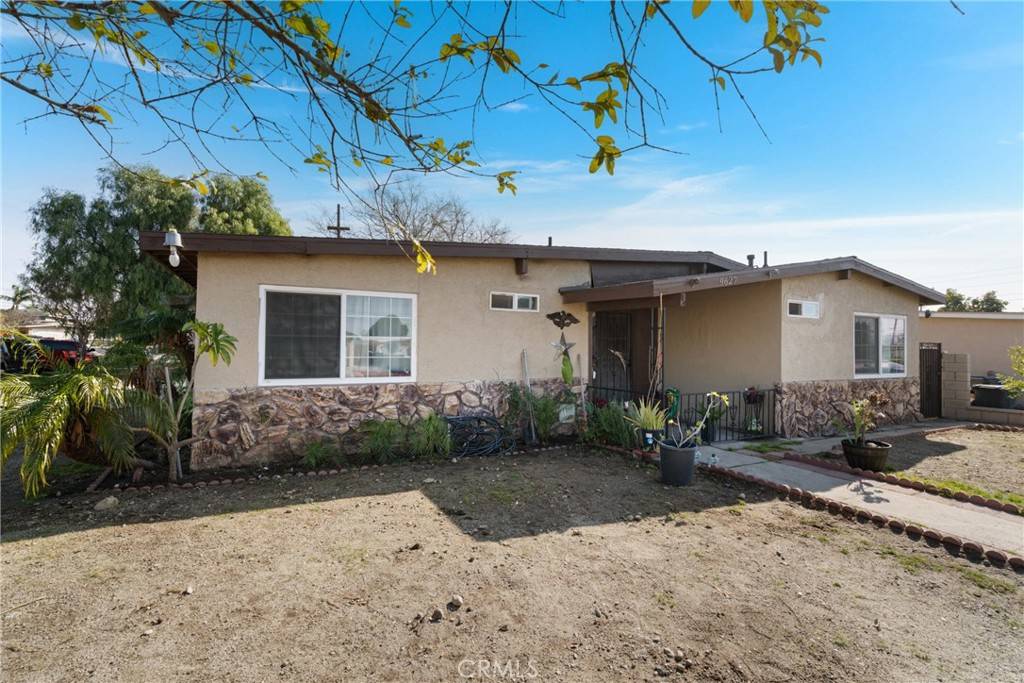 Fontana, CA 92335,9627 Madrona DR