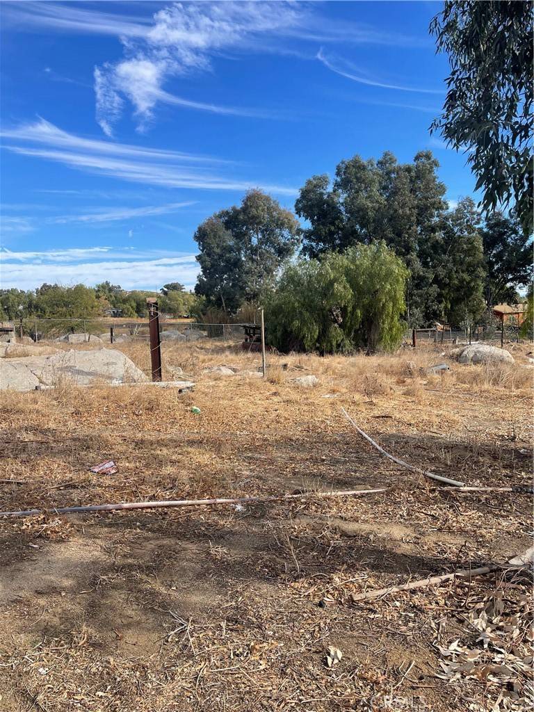 Perris, CA 92570,23390 Cox RD