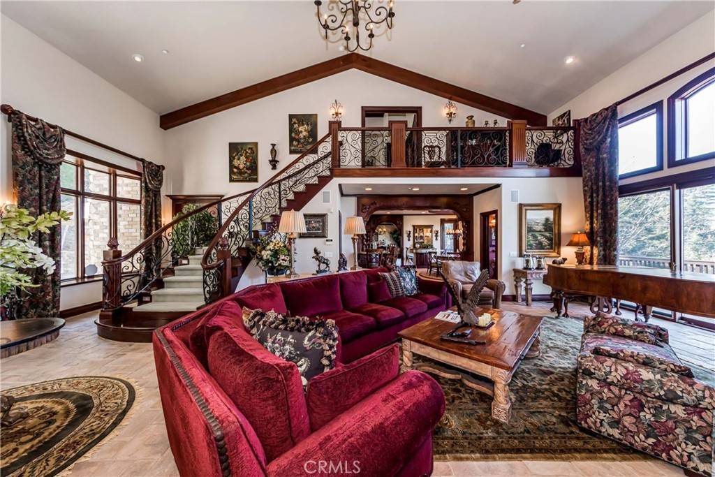 Lake Arrowhead, CA 92352,293 Fairway DR