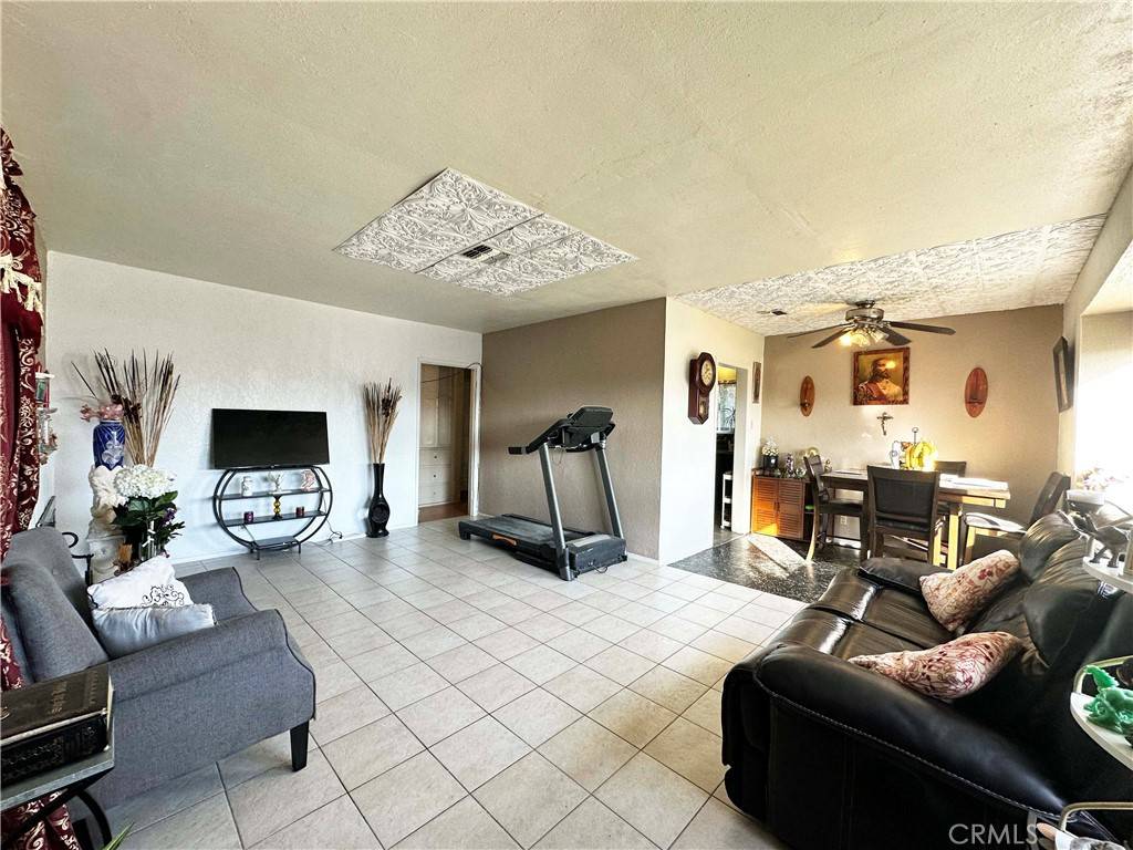 Pomona, CA 91766,835 E Olive ST