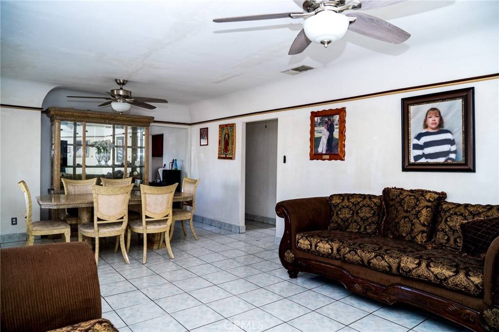 Bell, CA 90201,6419 vinevale AVE