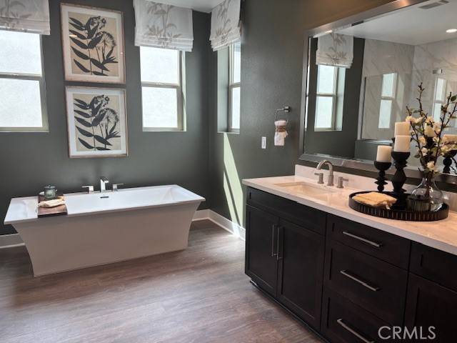 Valencia, CA 91381,27340 Creekwood LN