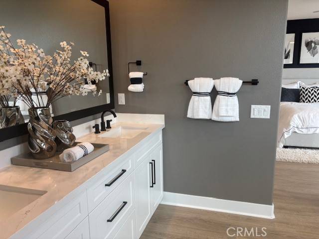 Valencia, CA 91381,27345 Creekwood LN