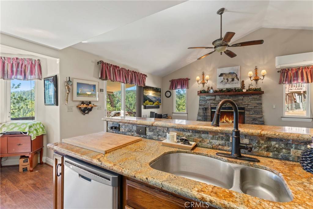 Lake Arrowhead, CA 92391,26520 Walnut Hills DR