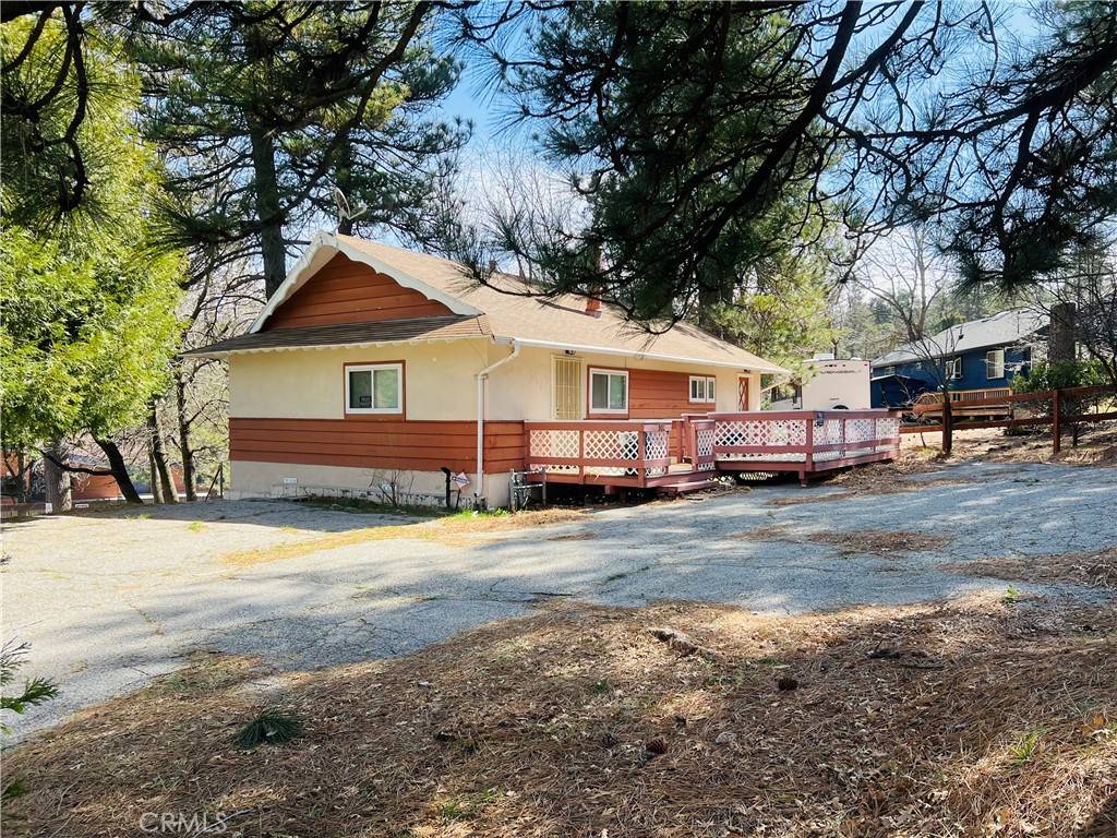 Crestline, CA 92325,304 Forest CIR