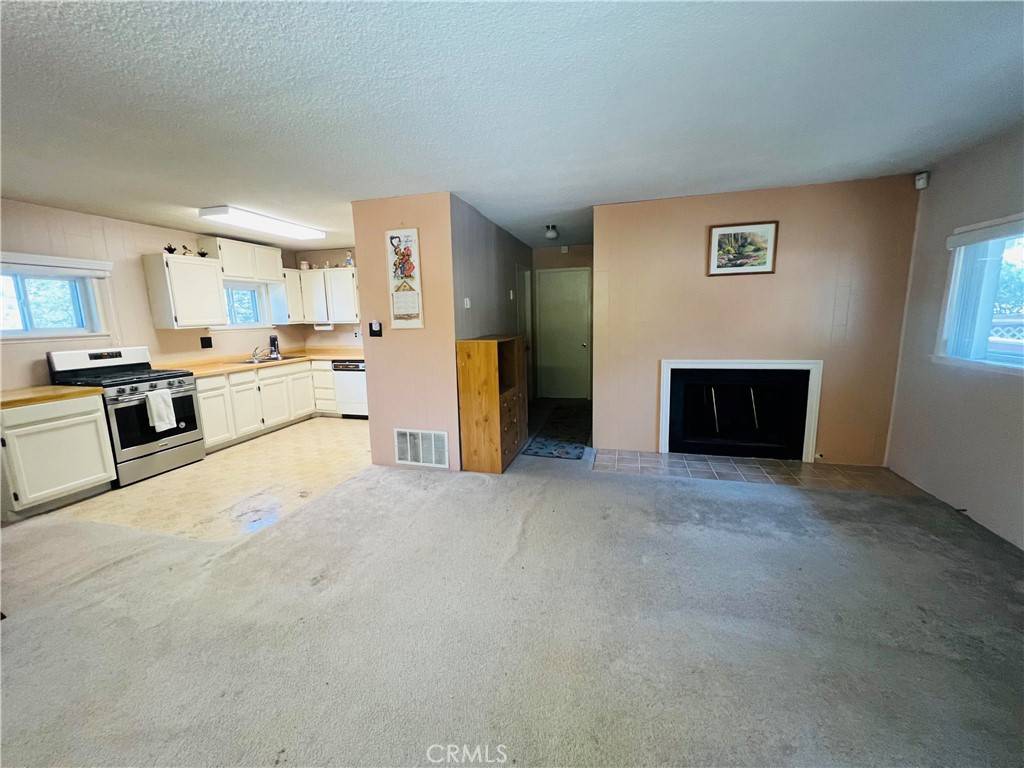 Crestline, CA 92325,304 Forest CIR