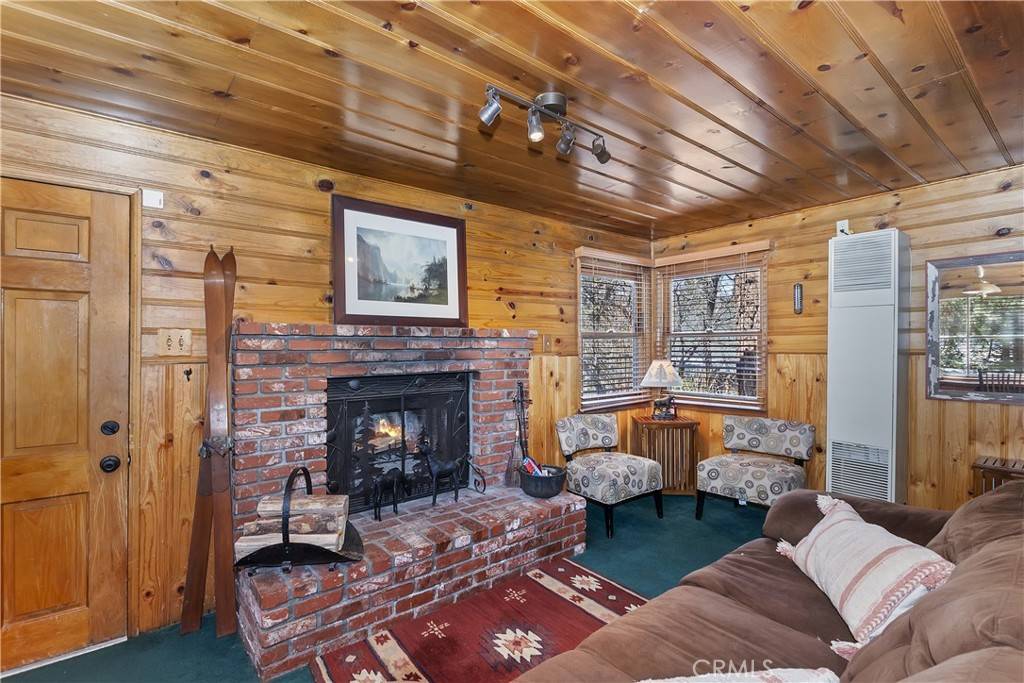 Big Bear City, CA 92314,982 Villa Grove AVE