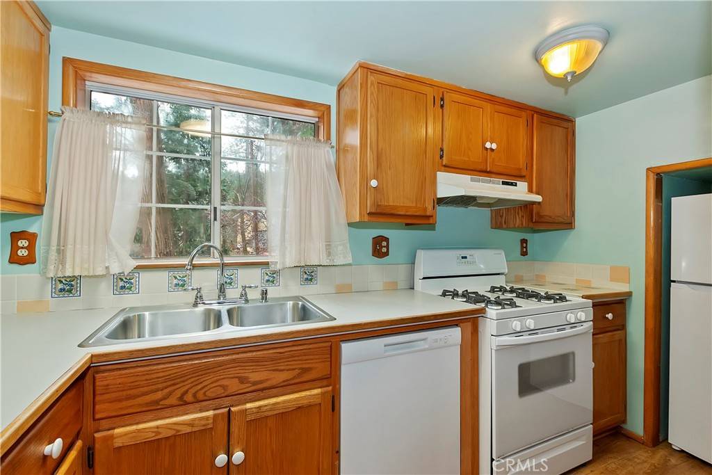 Cedarpines Park, CA 92322,22002 Crest Forest DR