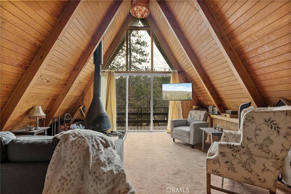 Running Springs, CA 92382,33148 Arrowbear DR
