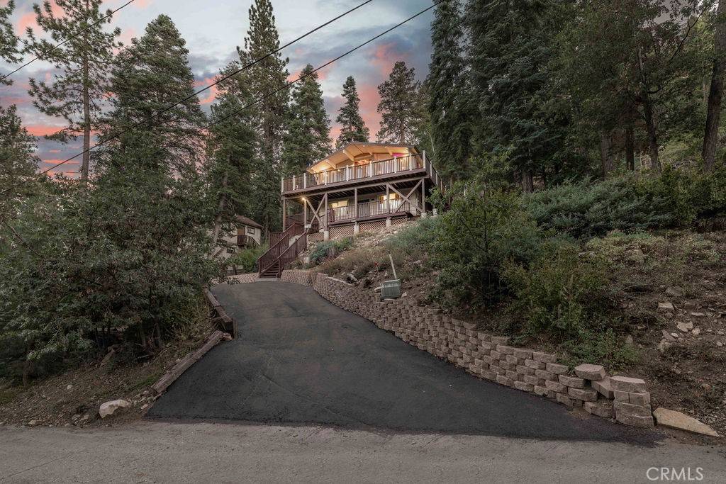 Big Bear Lake, CA 92315,42997 Falls AVE