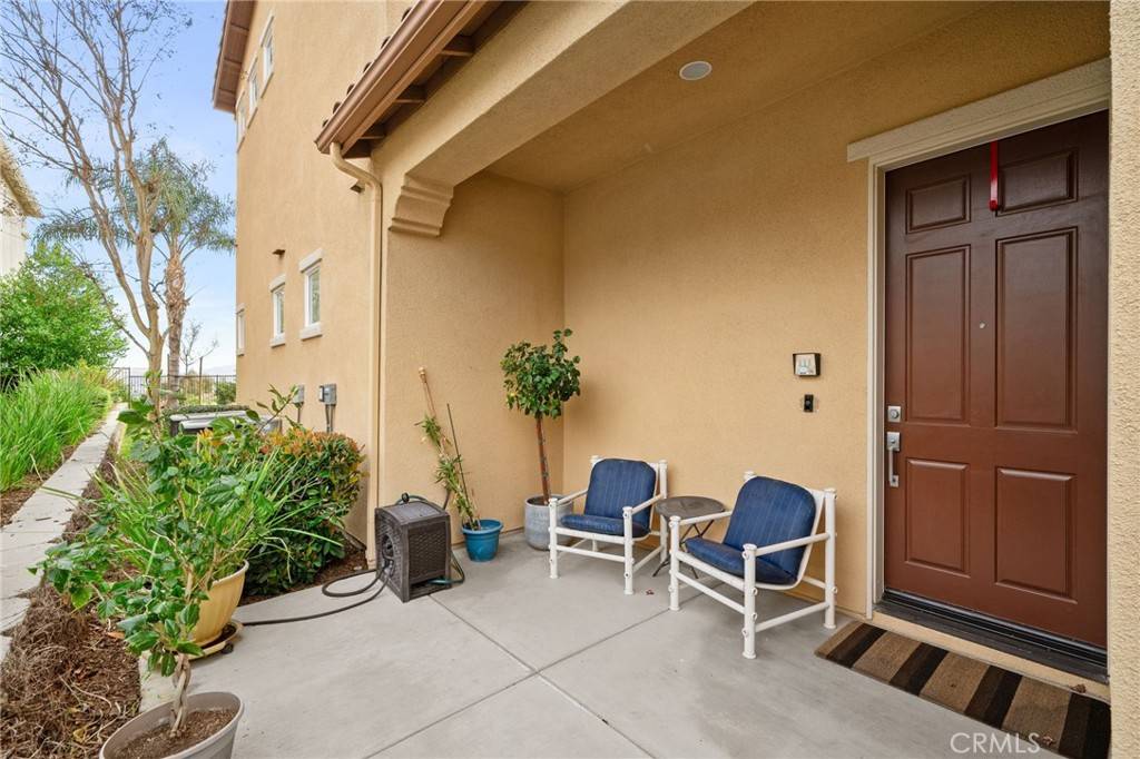 Corona, CA 92883,23822 Los Pinos CT