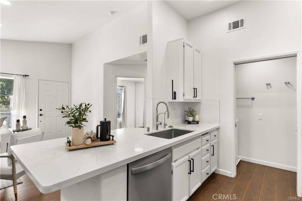 Lake Forest, CA 92610,204 Chaumont CIR