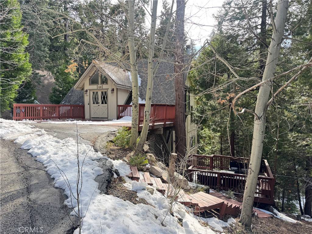 Lake Arrowhead, CA 92352,338 Mittry LN