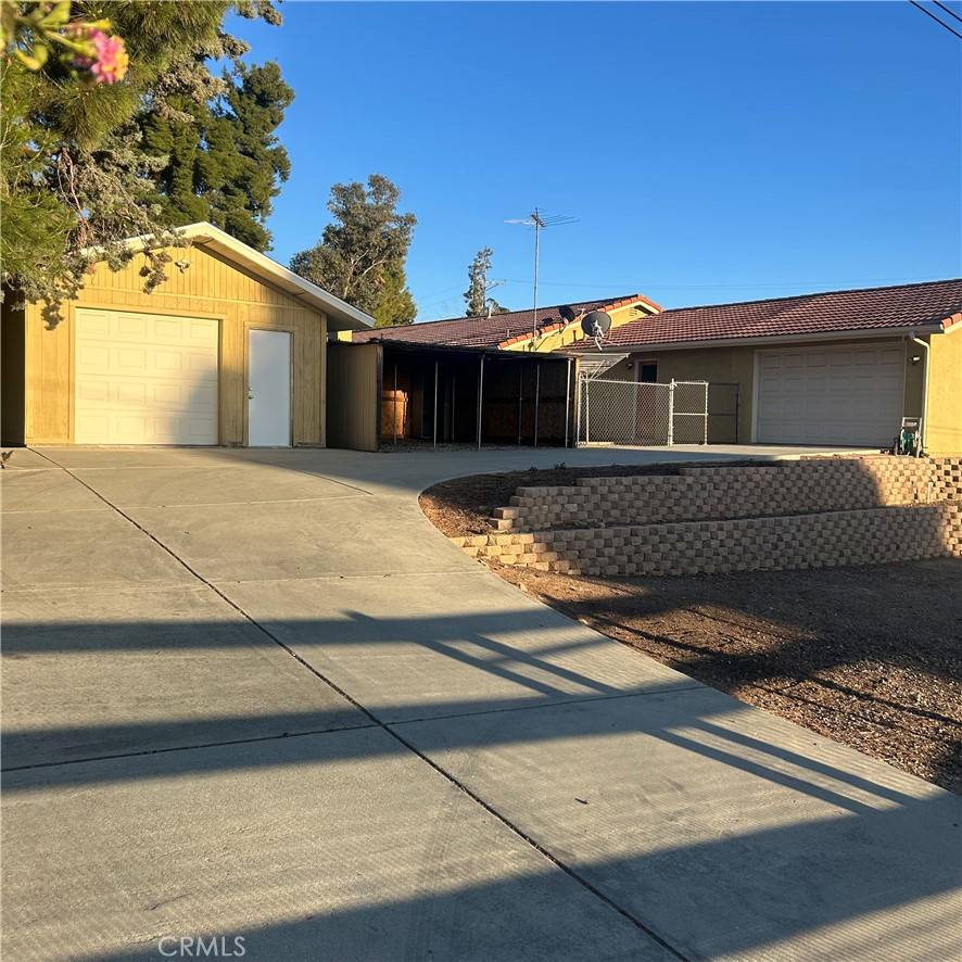 Yucaipa, CA 92399,9945 Villa CT