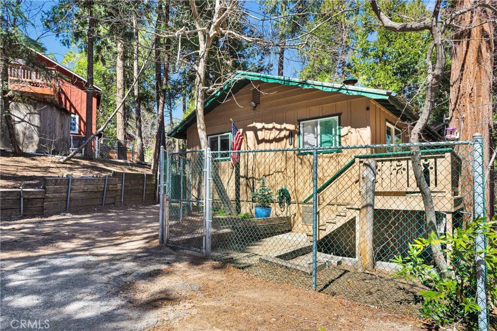 Crestline, CA 92325,23660 Shady LN