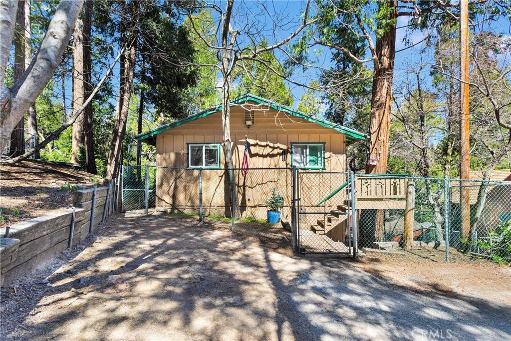 Crestline, CA 92325,23660 Shady LN
