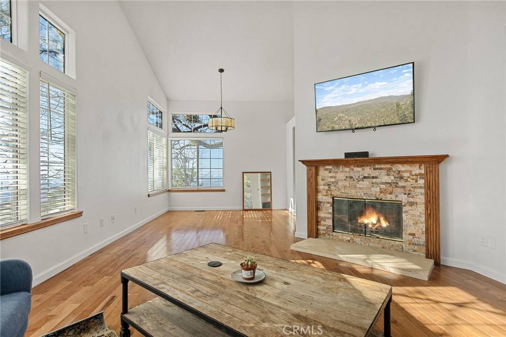 30172 Enchanted WAY Running Springs, CA 92382