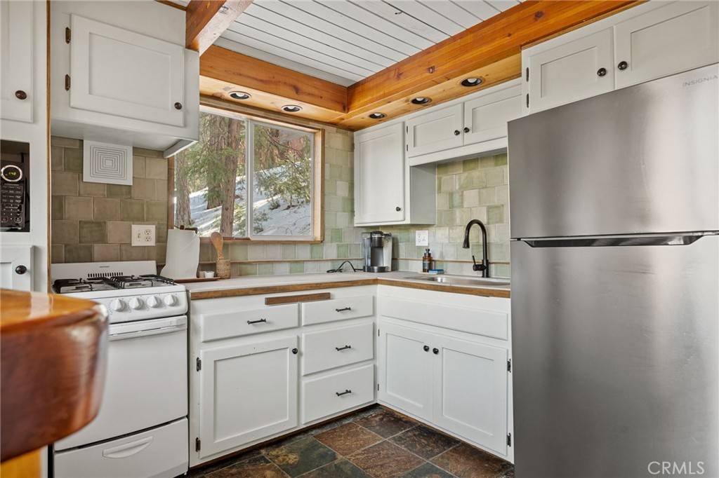 31661 Wagon Wheel DR Running Springs, CA 92382