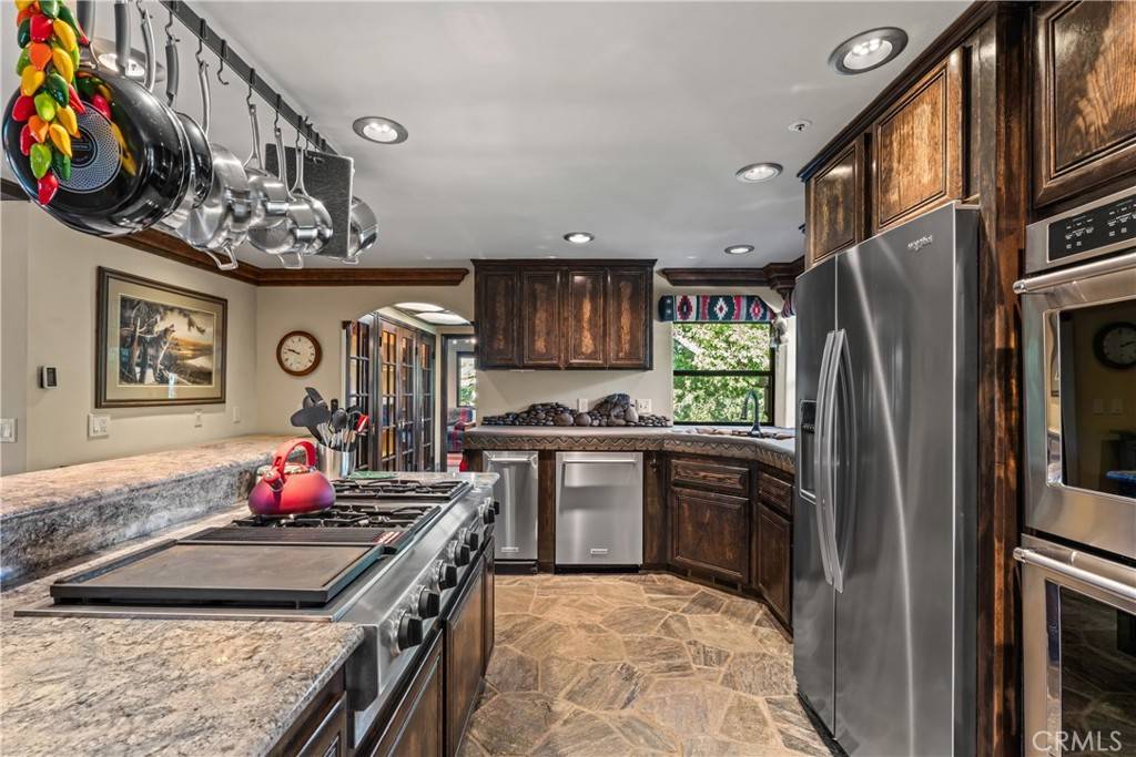 Lake Arrowhead, CA 92352,942 Lake Edge WAY