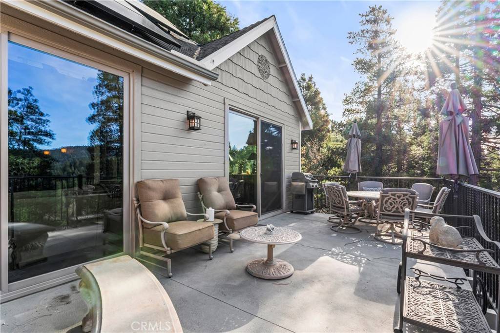 Lake Arrowhead, CA 92352,380 Pioneer RD
