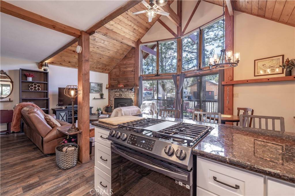 843 San Bernardino AVE Sugarloaf, CA 92386