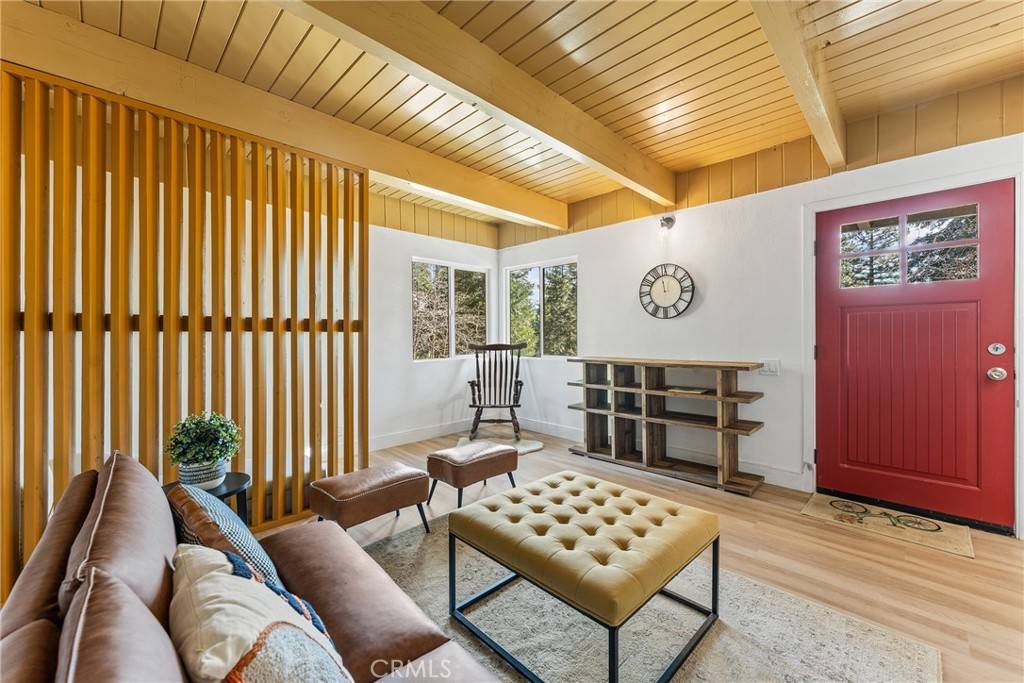738 W Victoria CT Lake Arrowhead, CA 92352