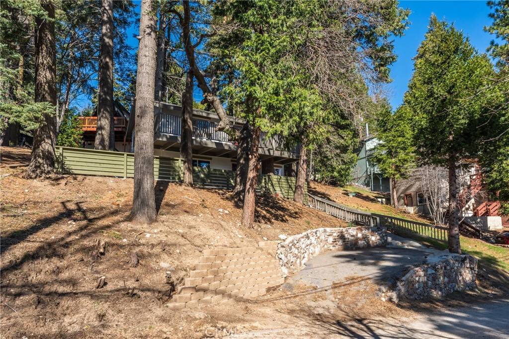 738 W Victoria CT Lake Arrowhead, CA 92352