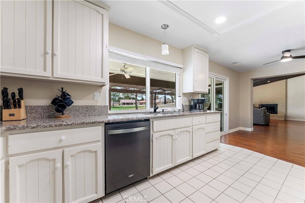 Helendale, CA 92342,15171 Blue Grass DR