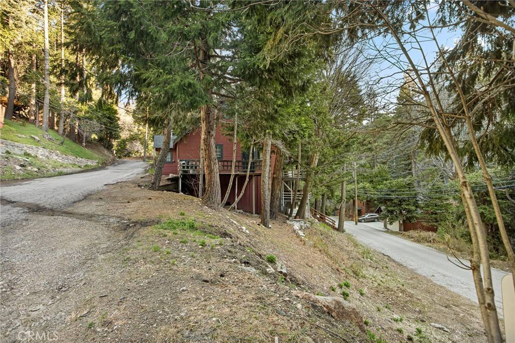Lake Arrowhead, CA 92352,725 Golden DR