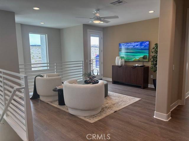 Valencia, CA 91381,27409 Creekwood LN
