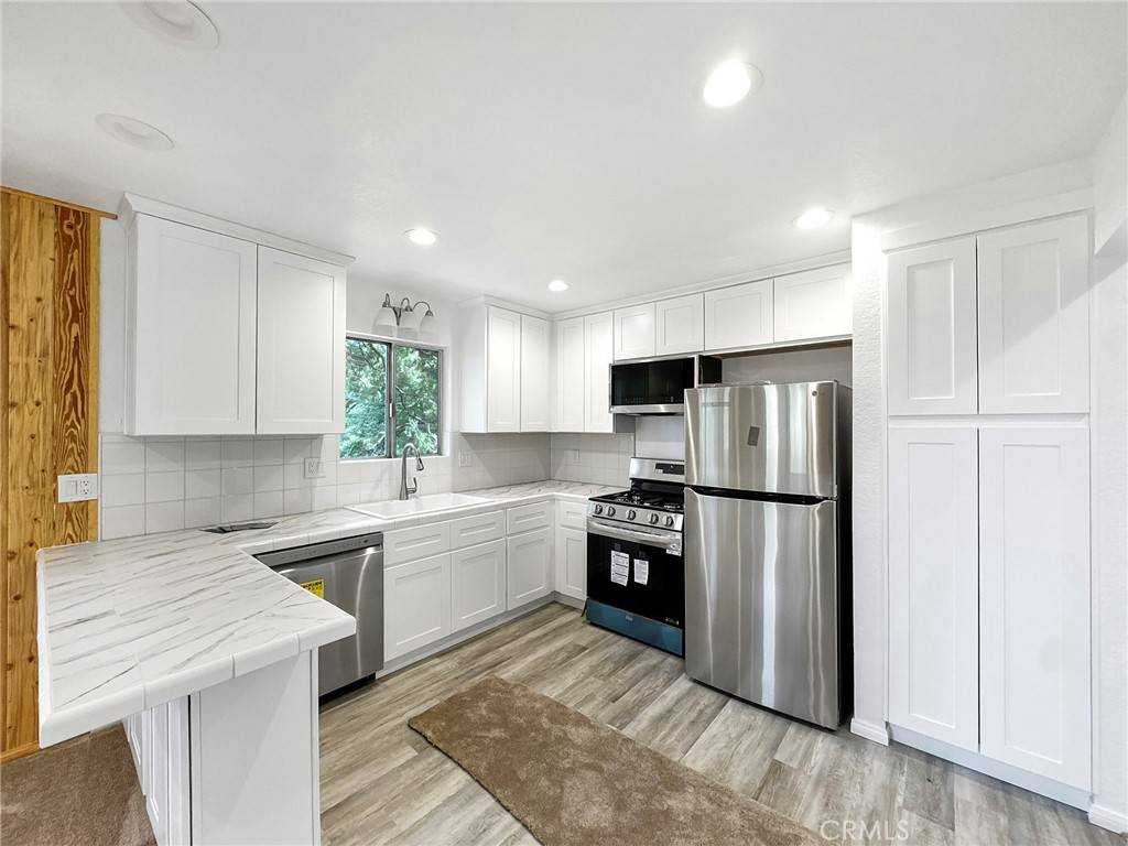 560 Rose LN Twin Peaks, CA 92391