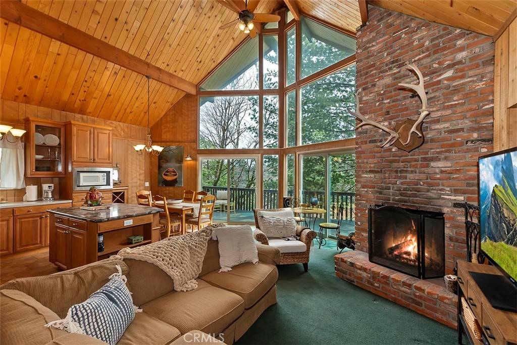 Lake Arrowhead, CA 92352,1068 Oak LN