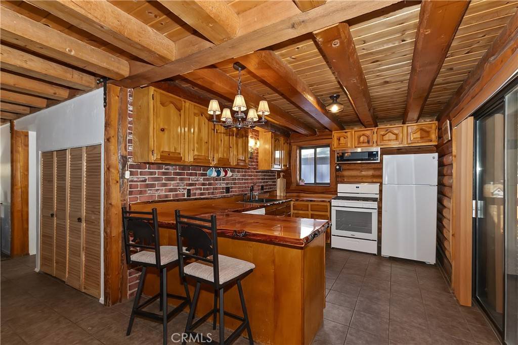 2424 Spruce DR Running Springs, CA 92382