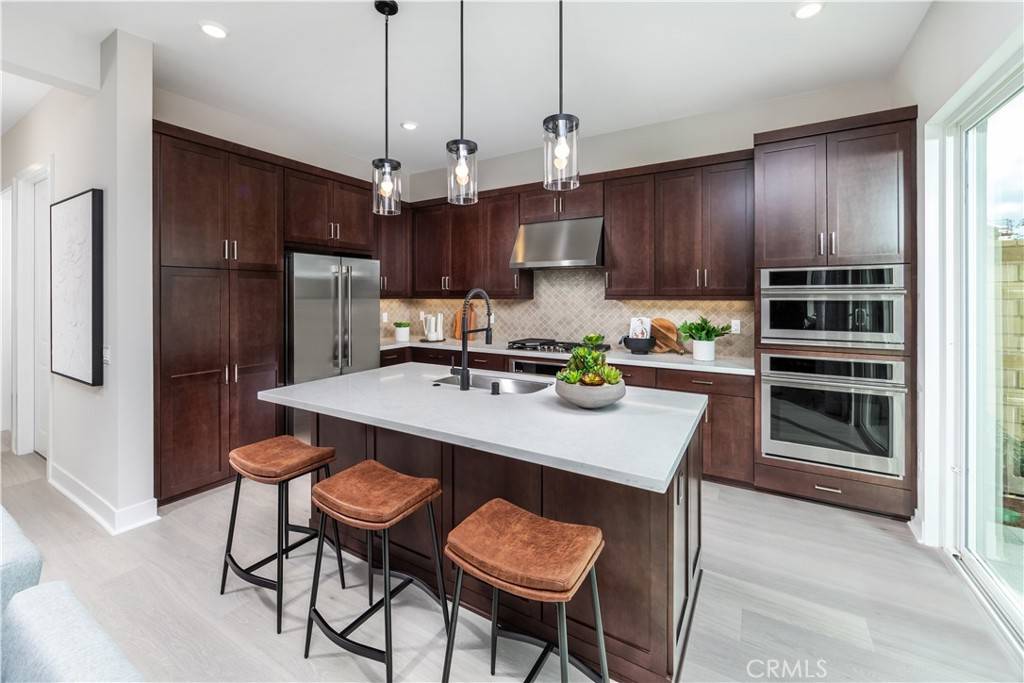 Irvine, CA 92618,208 Lily LOOP