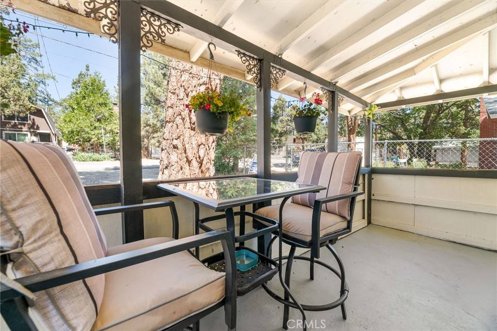 Sugarloaf, CA 92386,517 Moreno LN