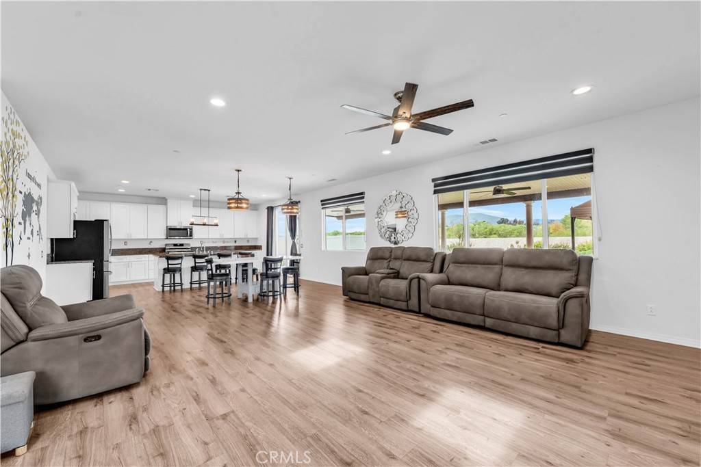 Riverside, CA 92501,977 Peach GRV