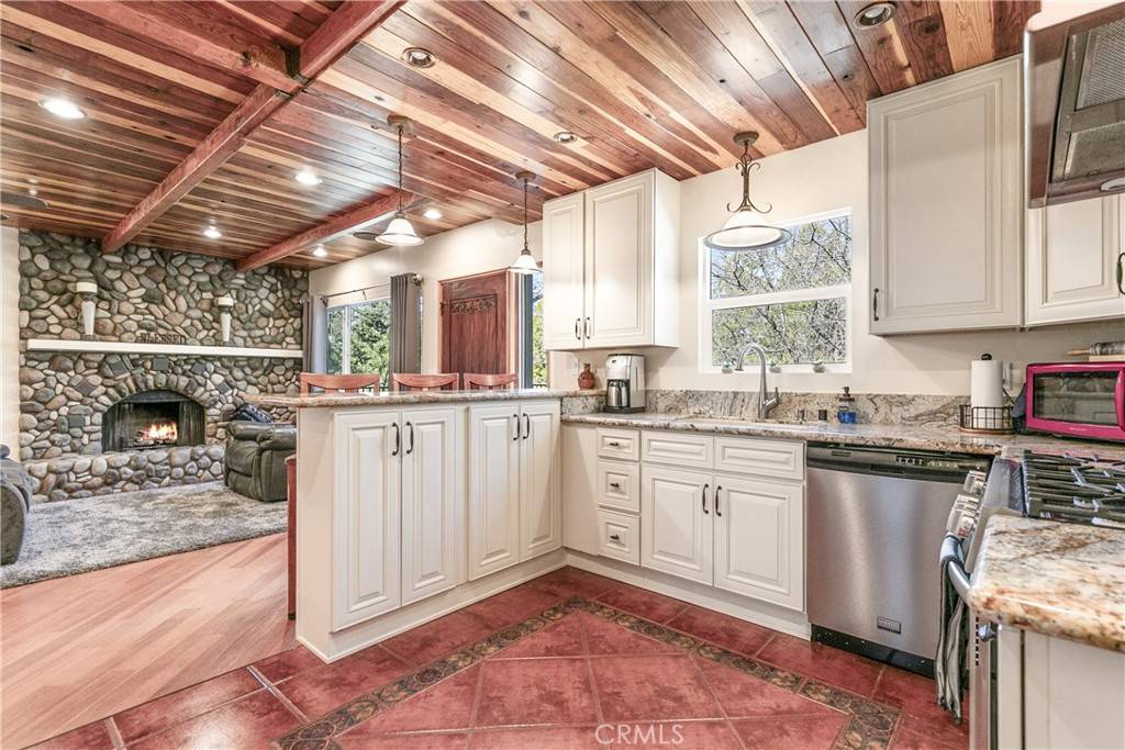 Lake Arrowhead, CA 92352,28916 North Shore Road
