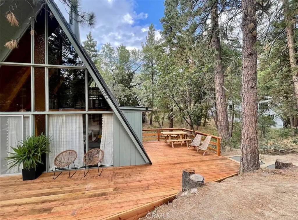Running Springs, CA 92382,33070 Falcon LN
