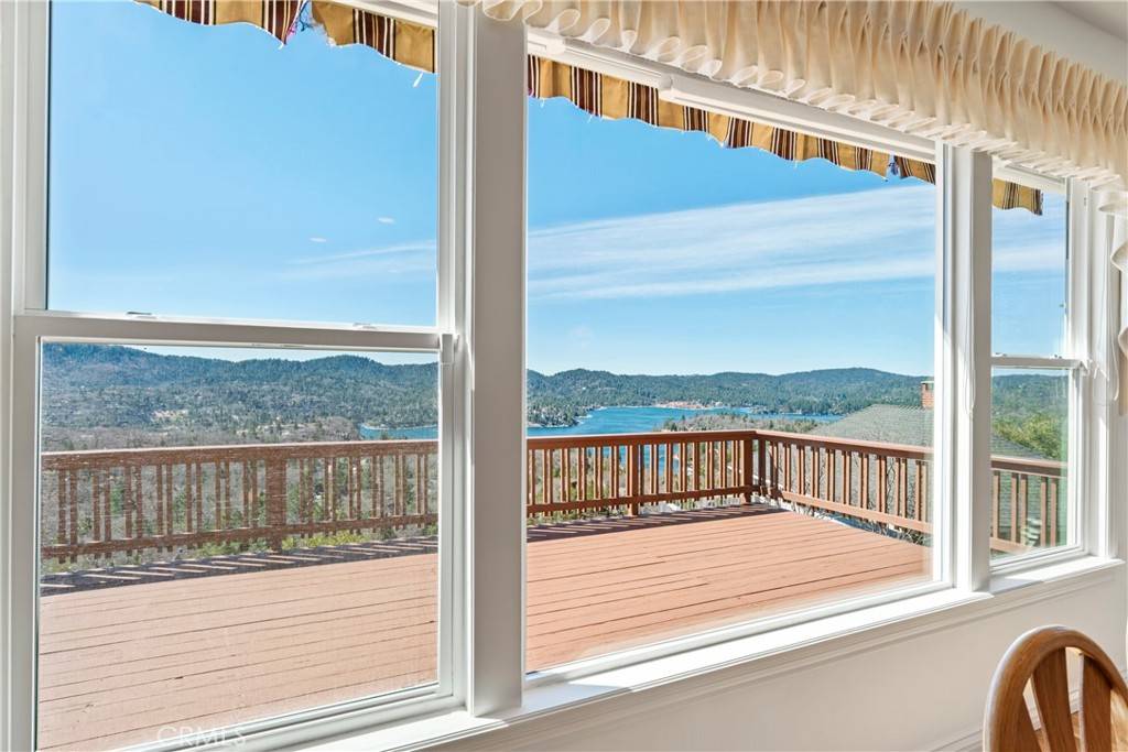 Lake Arrowhead, CA 92352,29083 Mammoth DR